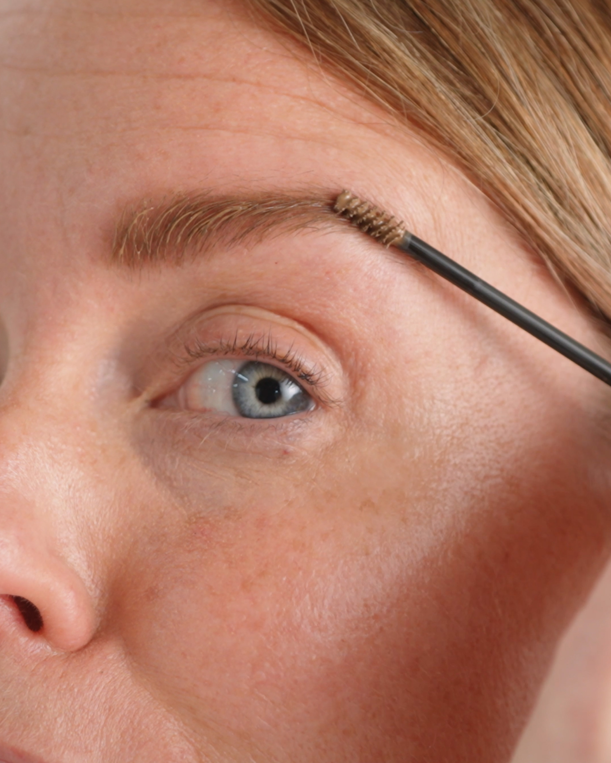 Perfect Eye Eyebrow Mascara Tint & Shape Medium Brown video thumbnail