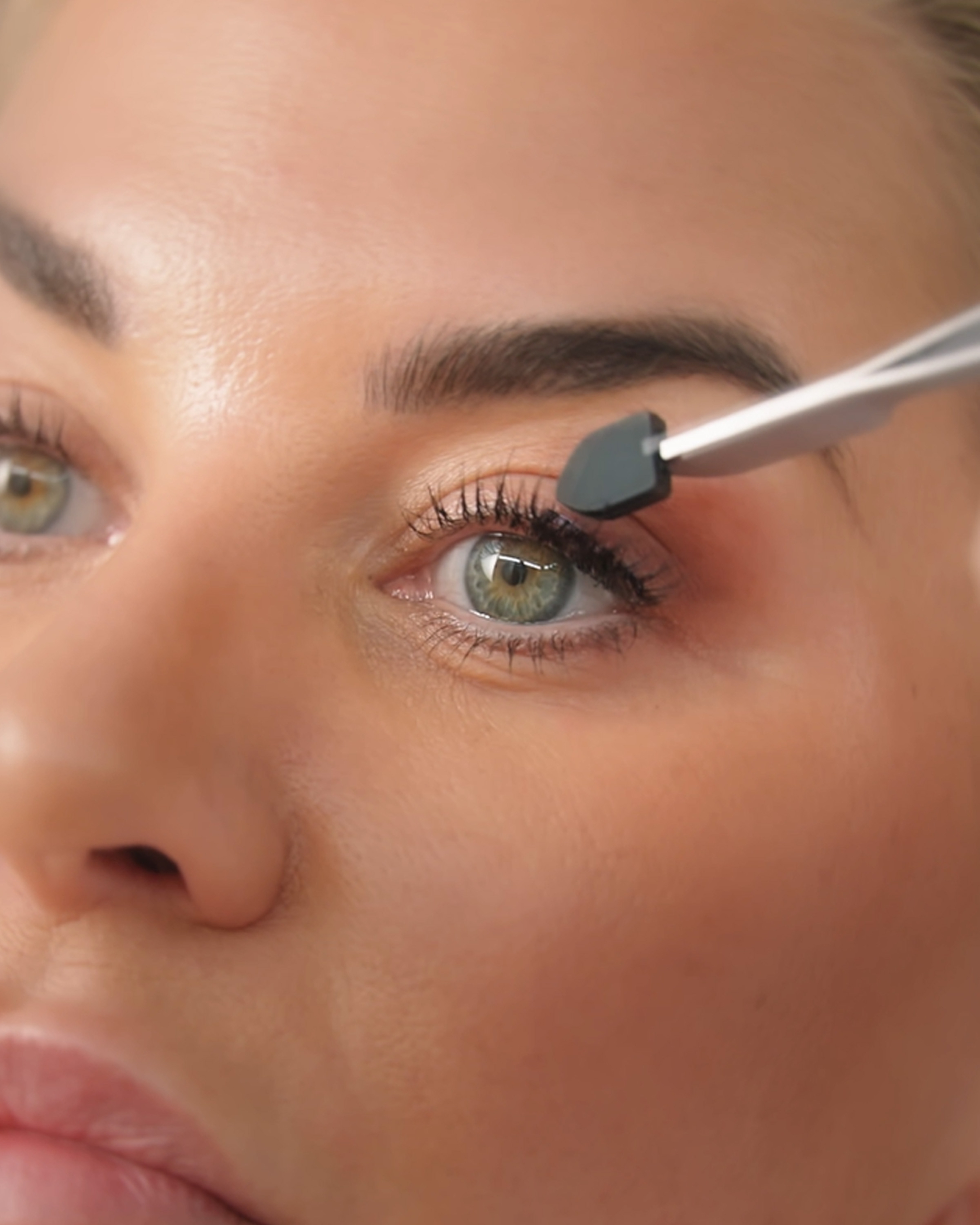 Eyelash Applicator video thumbnail